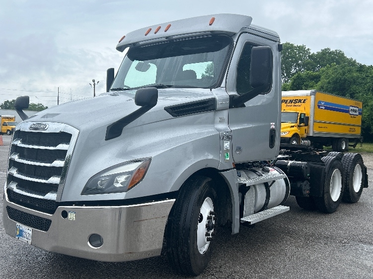 2020 Freightliner Cascadia in Jackson, TN — photo 3