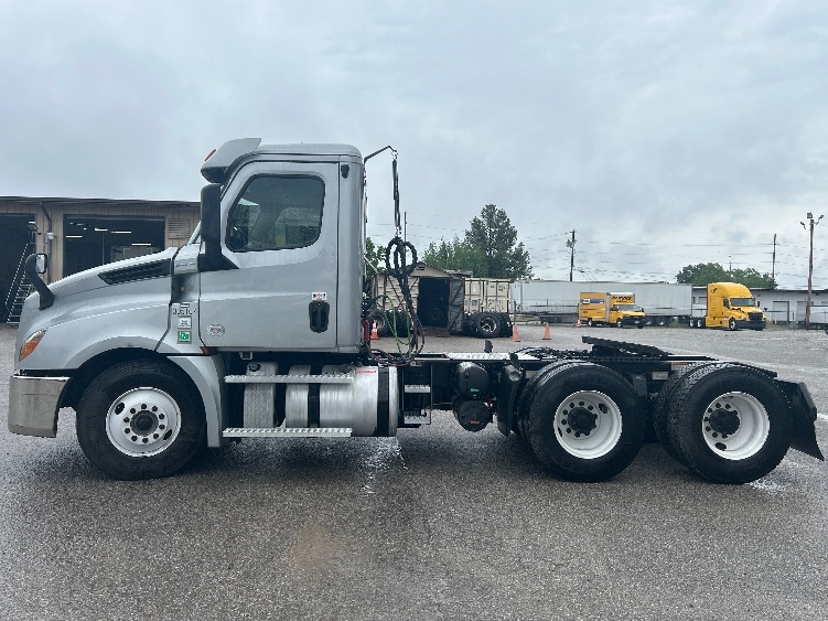 2020 Freightliner Cascadia in Jackson, TN — photo 4