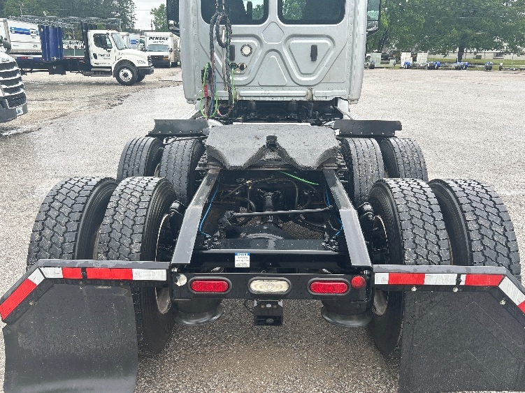 2020 Freightliner Cascadia in Jackson, TN — photo 6