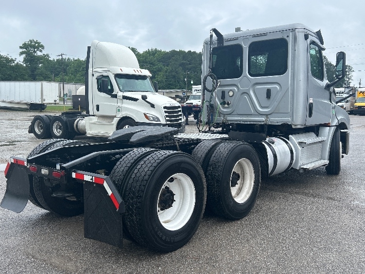 2020 Freightliner Cascadia in Jackson, TN — photo 7