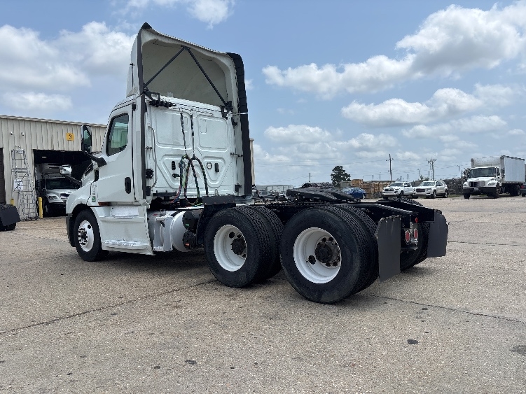 2020 Freightliner Cascadia in Hammond, LA — photo 5