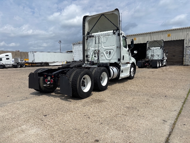 2020 Freightliner Cascadia in Hammond, LA — photo 7
