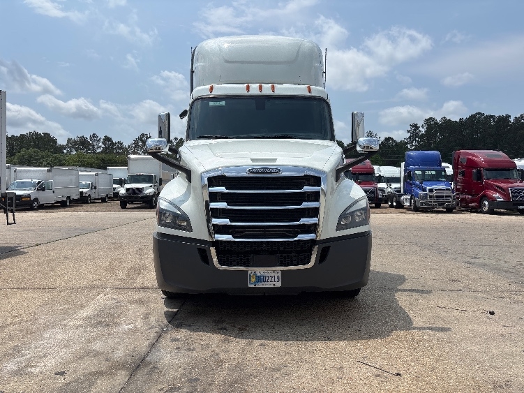 2020 Freightliner Cascadia in Hammond, LA — photo 2