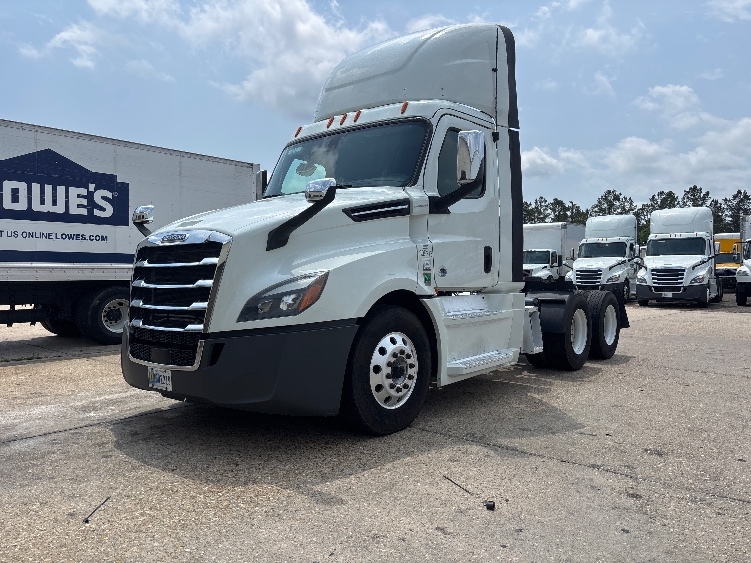 2020 Freightliner Cascadia in Hammond, LA — photo 3