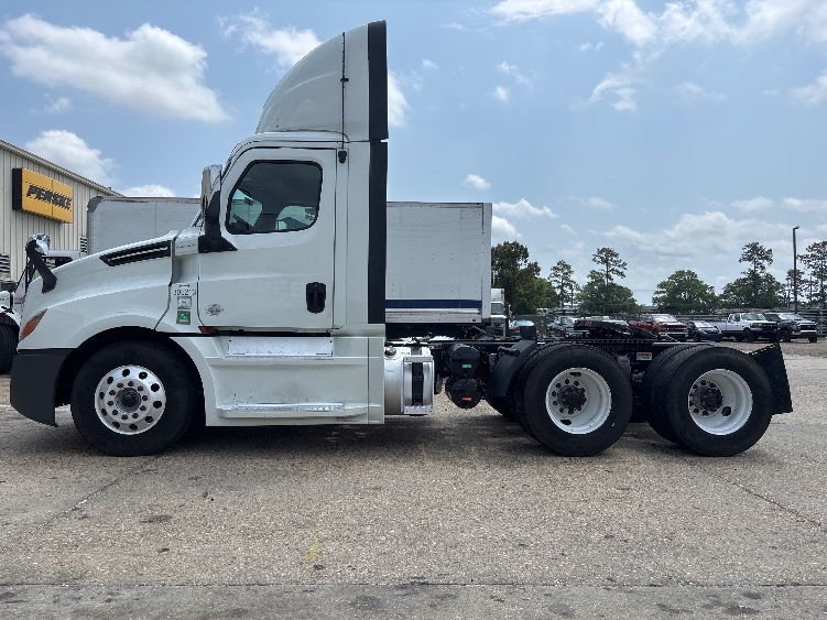 2020 Freightliner Cascadia in Hammond, LA — photo 4