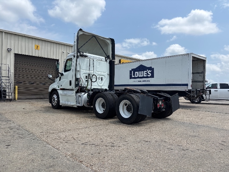 2020 Freightliner Cascadia in Hammond, LA — photo 5