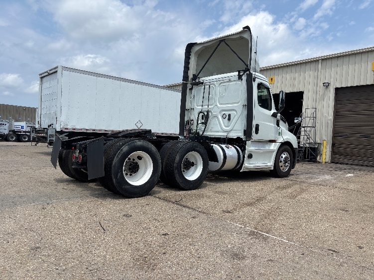 2020 Freightliner Cascadia in Hammond, LA — photo 7