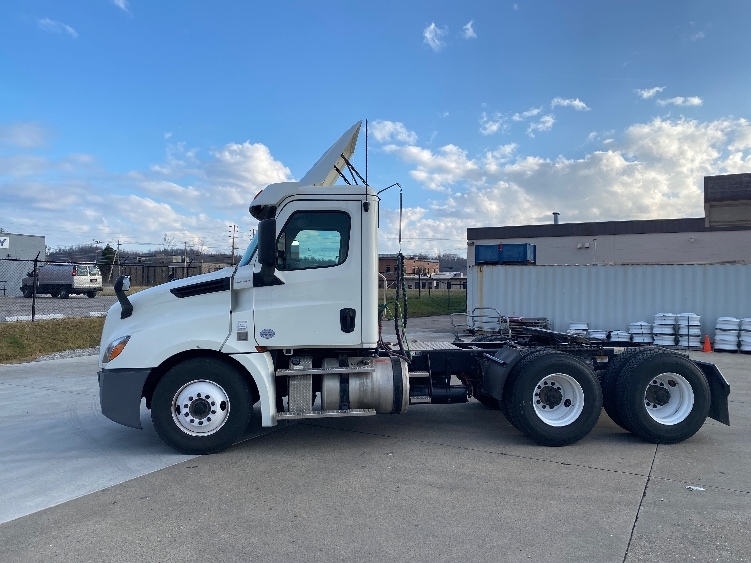 2019 Freightliner Cascadia in Parkersburg, WV — photo 4