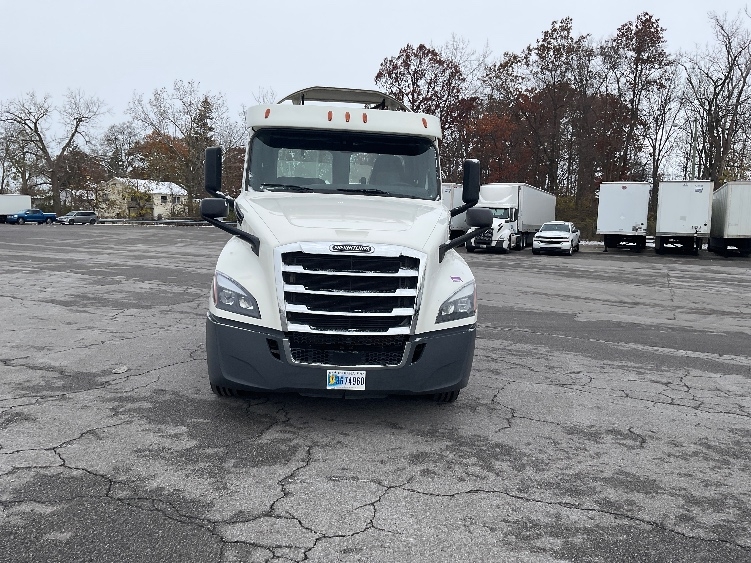 2019 Freightliner Cascadia in Elizabethtown, KY — photo 2