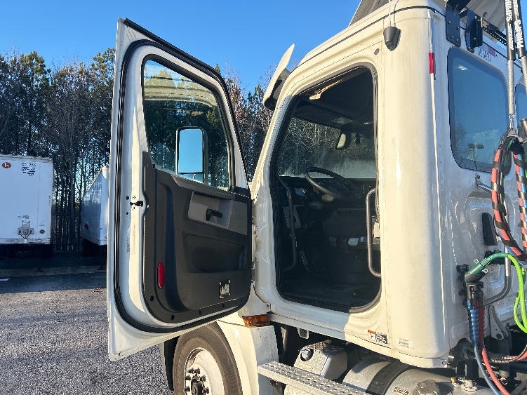 2019 Freightliner Cascadia in Atlanta (Forest Park), GA — photo 9
