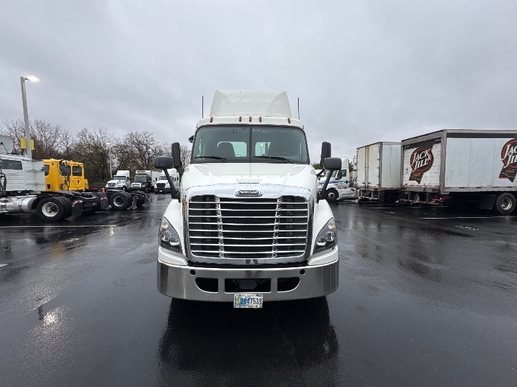 2020 Freightliner Cascadia in Swedesboro, NJ — photo 2
