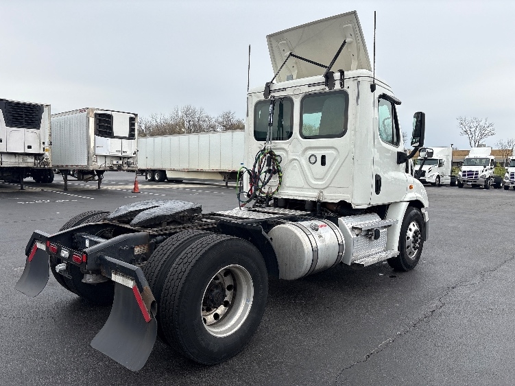 2020 Freightliner Cascadia in Swedesboro, NJ — photo 7