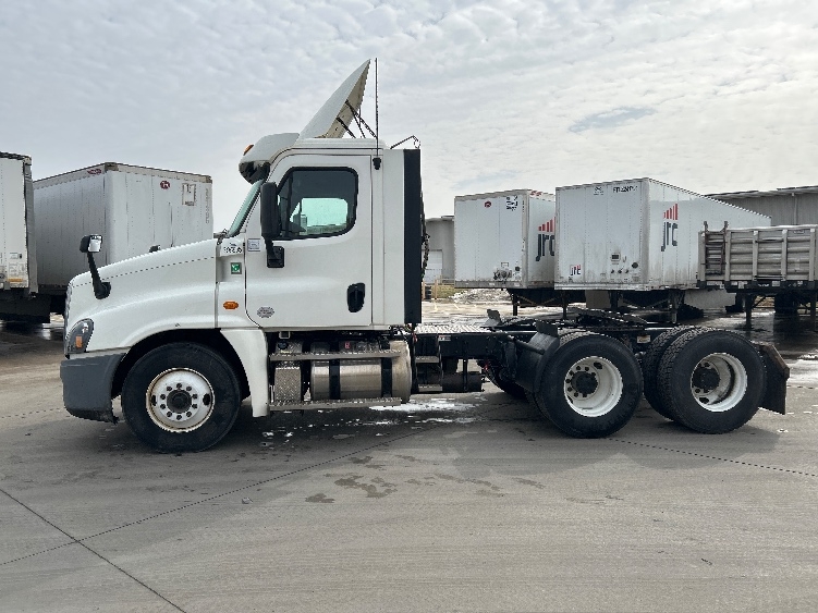 2020 Freightliner Cascadia in Goshen, IN — photo 4