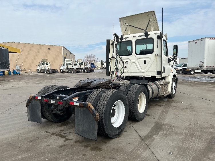2020 Freightliner Cascadia in Goshen, IN — photo 7