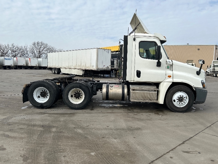 2020 Freightliner Cascadia in Goshen, IN — photo 8
