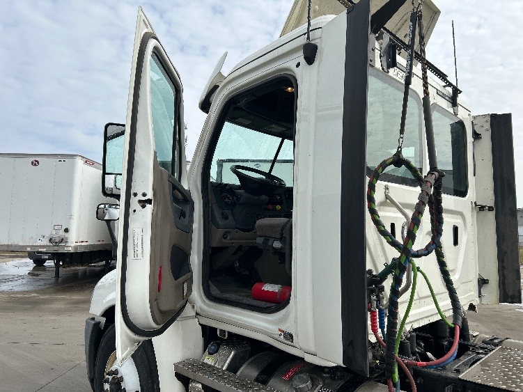 2020 Freightliner Cascadia in Goshen, IN — photo 9
