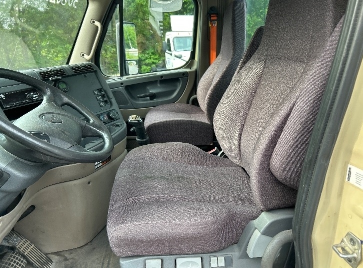 2020 Freightliner Cascadia in Cleveland, TN — photo 10