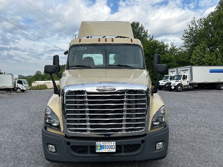2020 Freightliner Cascadia in Cleveland, TN — photo 2