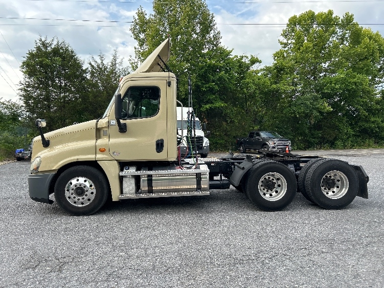 2020 Freightliner Cascadia in Cleveland, TN — photo 4