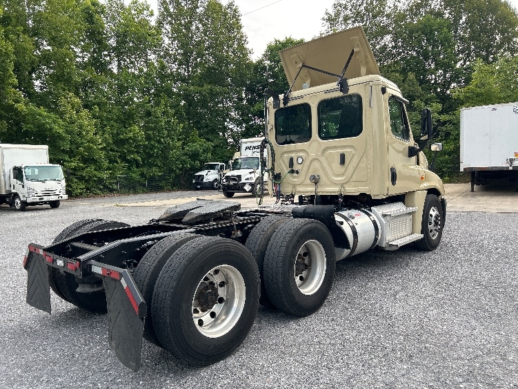 2020 Freightliner Cascadia in Cleveland, TN — photo 7