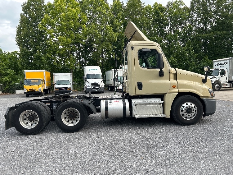 2020 Freightliner Cascadia in Cleveland, TN — photo 8