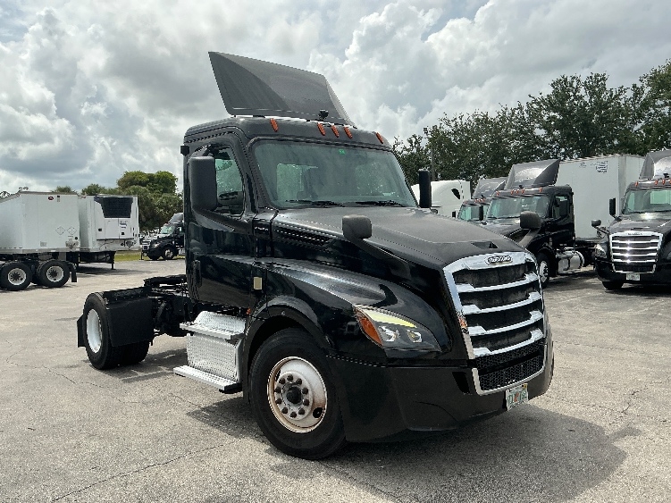 2019 Freightliner Cascadia in Medley, FL