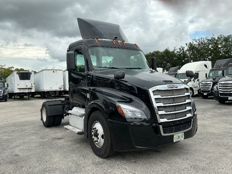 2019 Freightliner Cascadia in Medley, FL