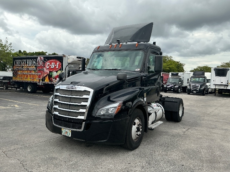 2019 Freightliner Cascadia in Medley, FL — photo 3