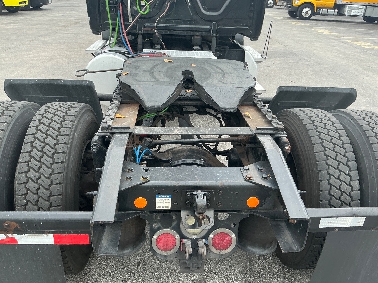 2019 Freightliner Cascadia in Medley, FL — photo 6