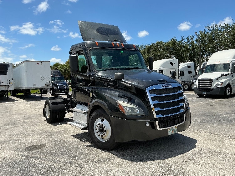 2019 Freightliner Cascadia in Medley, FL