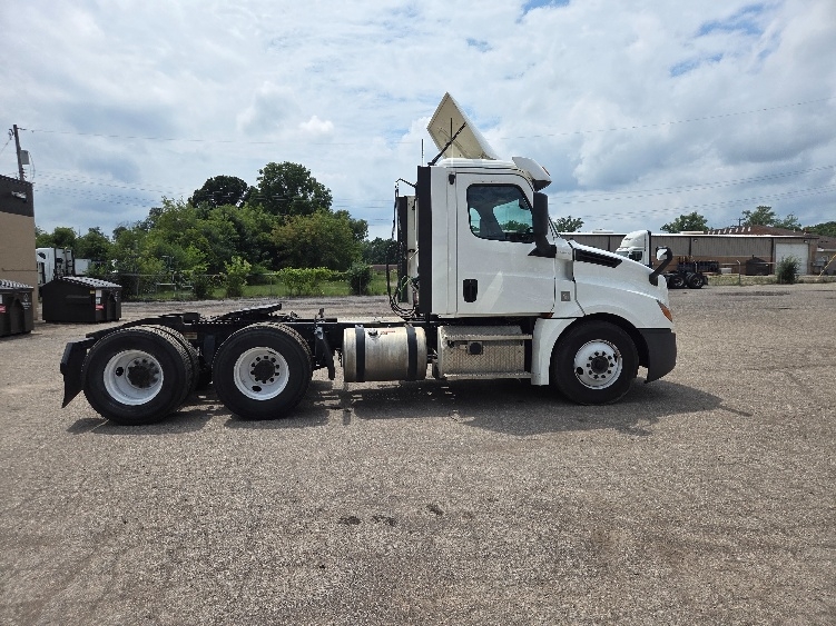 2020 Freightliner Cascadia in Jackson, MI — photo 8