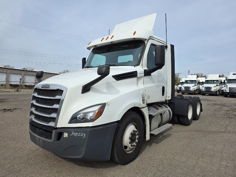 2020 Freightliner Cascadia in Jackson, MI — photo 3