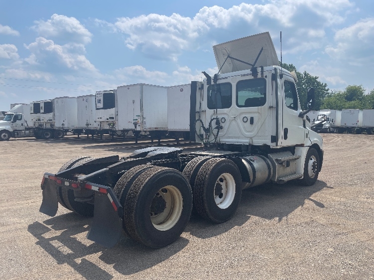 2020 Freightliner Cascadia in Jackson, MI — photo 7