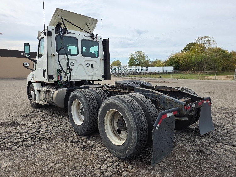 2020 Freightliner Cascadia in Jackson, MI — photo 5