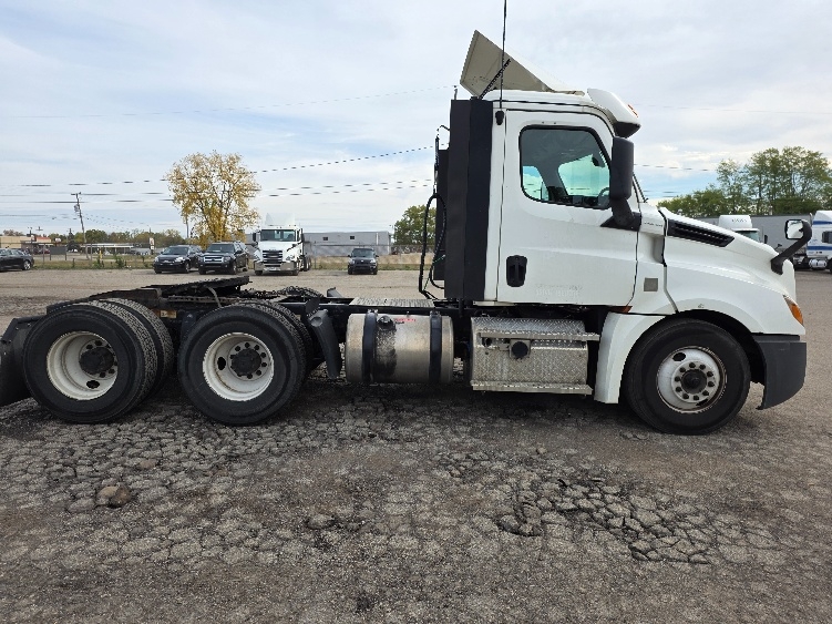 2020 Freightliner Cascadia in Jackson, MI — photo 8