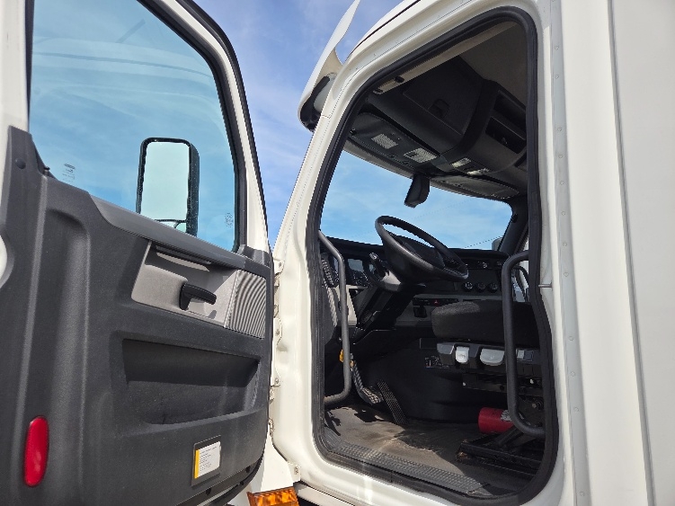 2020 Freightliner in Jackson, MI — photo 9