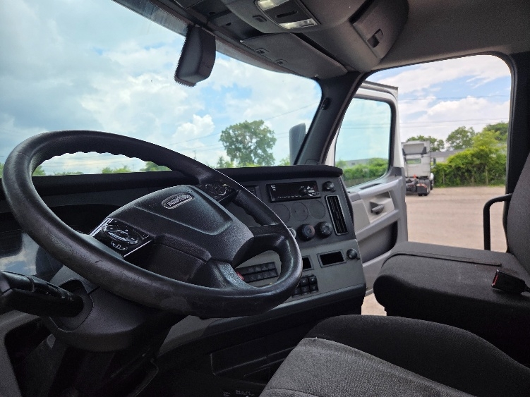 2020 Freightliner in Jackson, MI — photo 10