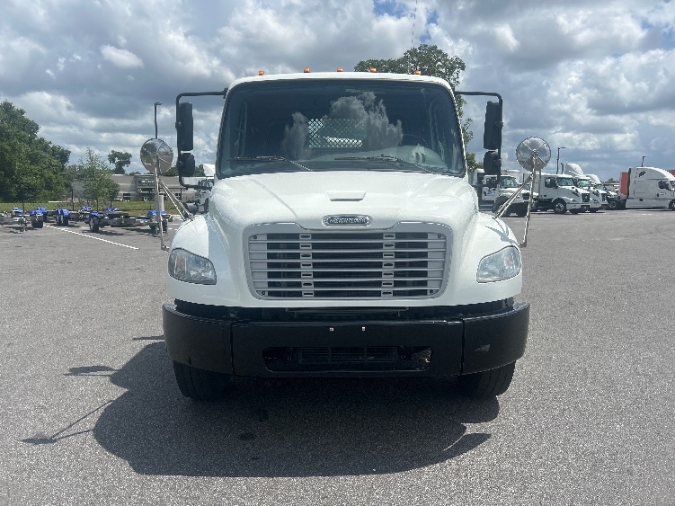 2020 Freightliner eM2 in Ocala, FL — photo 2