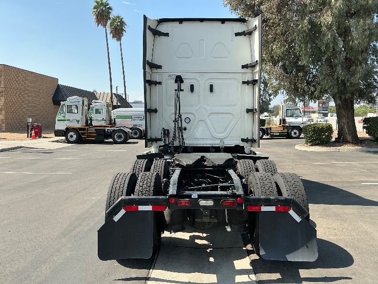 2023 Freightliner Cascadia in Fontana, CA — photo 6