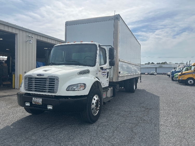2018 Freightliner M2 106 in Milford, DE — photo 3