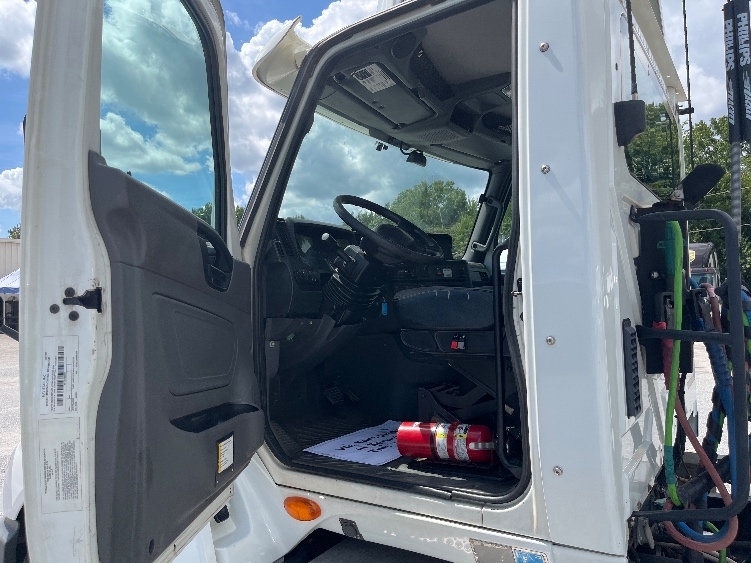 2018 International LT in Spartanburg, SC — photo 8