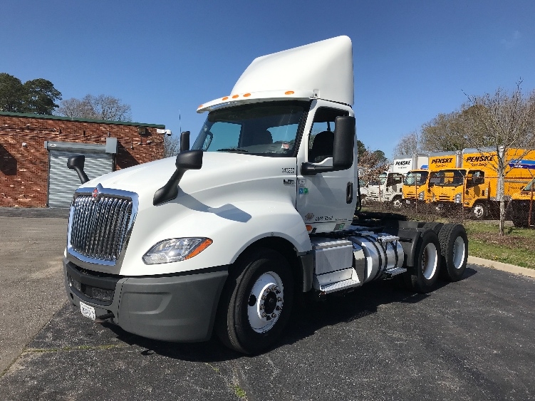 2018 International LT in Newport News, VA — photo 3