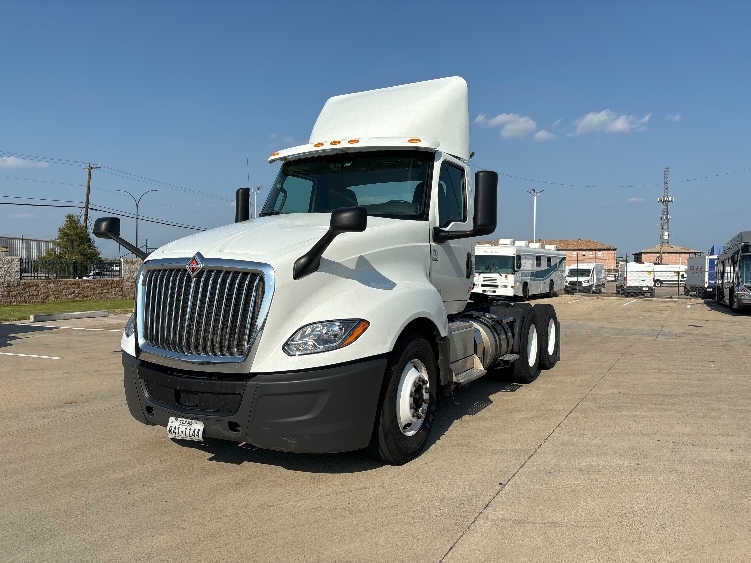 2018 International LT in Arlington, TX — photo 3