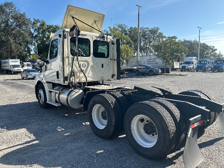 2018 Freightliner in Jacksonville, FL — photo 5