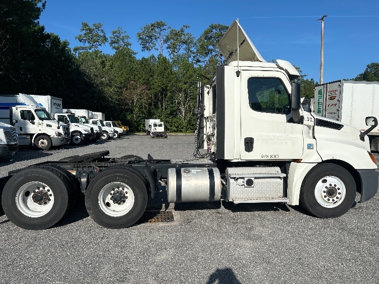 2018 Freightliner in Jacksonville, FL — photo 8