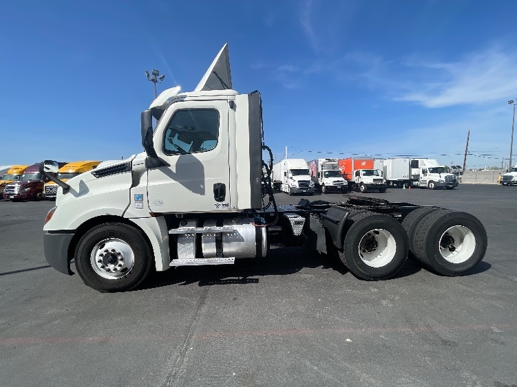 2018 Freightliner Cascadia in Las Vegas, NV — photo 4