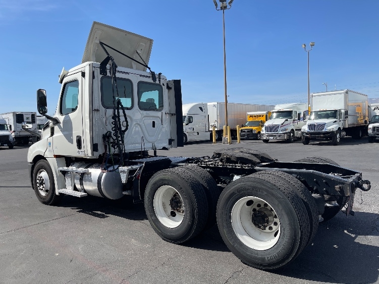 2018 Freightliner Cascadia in Las Vegas, NV — photo 5