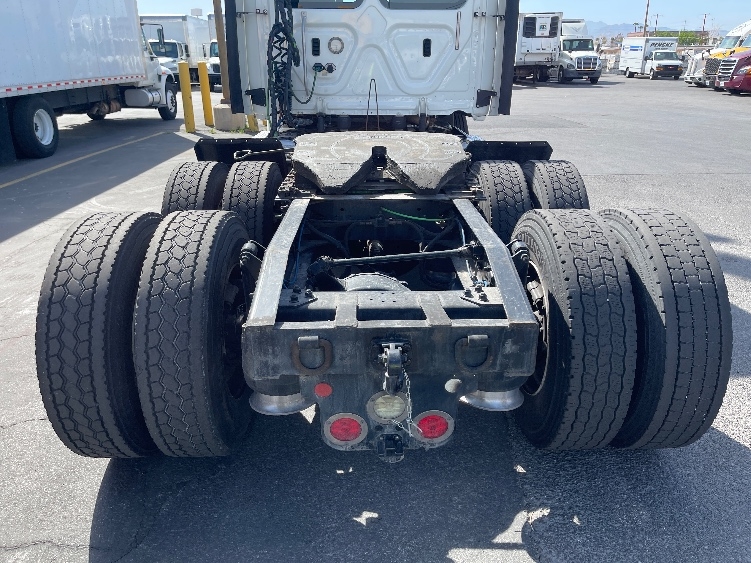 2018 Freightliner Cascadia in Las Vegas, NV — photo 6