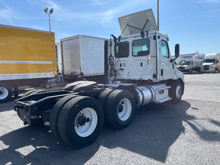 2018 Freightliner Cascadia in Las Vegas, NV — photo 7