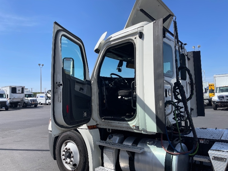 2018 Freightliner Cascadia in Las Vegas, NV — photo 9